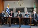 Presidente Tabaré Vázquez y ministros en conferencia de prensa en México