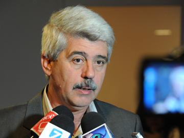 Ministro Brenta con la prensa