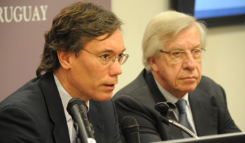 Director de la Asesoría Macroeconómica del MEF, Martín Vallcorba, junto al titular de la Cartera, Danilo Astori