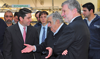 Presidente Mujica y ministro Kreimerman con directivos de la empresa Bader