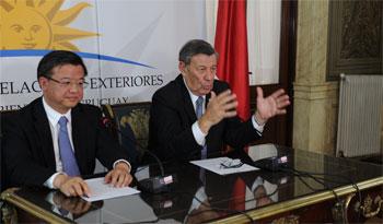 Ni Yuefeng y Rodolfo Nin Novoa