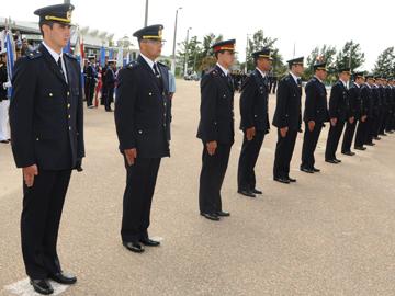 Oficiales formando