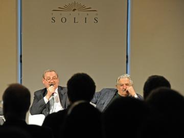 Mujica junto al ministro Ehrlich