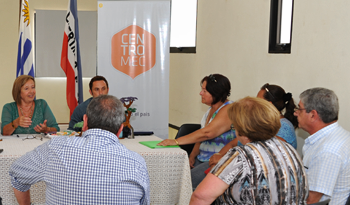 La ministra María Julia Muñoz en audiencia con la sociedad civil en Artigas