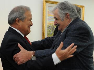 El Presidente José Mujica y el vicepresidente de El Salvador, Salvador Sánchez Cerén
