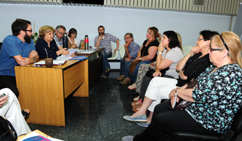 Ministra Eneida de León reunida con la sociedad civil de Flores