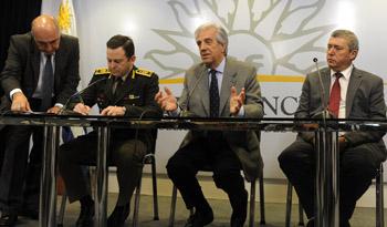 Presidente Tabaré Vázquez acompañado por jefe de Casa Militar y presidente de CUTCSA