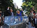 Luis Lacalle Pou y Beatriz Argimón recorrieron Avenida Libertador y 18 de Julio para dirigirse a la Plaza Independencia