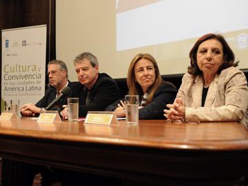 Autoridades en la 1.ª Conferencia sobre Cultura y Convivencia en Ciudades de América Latina