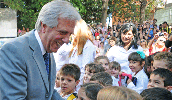 Presidente Vázquez con escolares