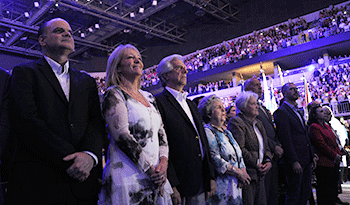 Presidente Tabaré Vázquez flanqueado por su esposa, María Auxiliadora Delgado, y la ministra Carolina Cosse