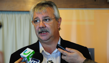 Ministro Enrique Pintado en declaraciones a la prensa