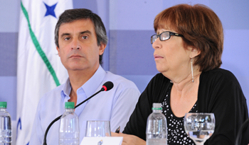 Marina Arismendi, junto a Álvaro García, en el Consejo Abierto de Rivera.