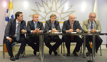 Representantes de Gobierno y del fútbol en Torre Ejecutiva