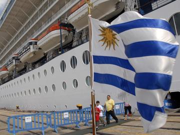 Llegada de un crucero a Uruguay