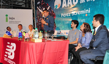 Raúl Sendic en el lanzamiento de actividades de la Agrupación de Atletas del Uruguay