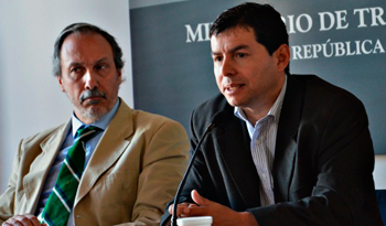 Autoridades en presentación de la Guía de Buenas Prácticas de Trabajo con las Empresas