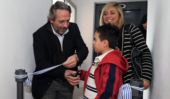 Ministro Beltrame entrega llaves de viviendas Imilce Viñas
