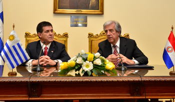 Presidente Tabaré Vázquez junto al Presidente de Paraguay Horacio Cartes en Montevideo