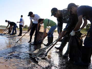 Medidas de limpieza del terreno afectado por el derrame