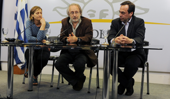 Autoridades durante la evaluación de la Junta Nacional de Drogas