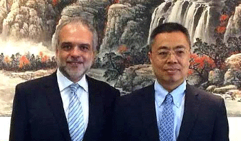 Viceministro de Comercio chino, Zhang Xiangchen y vicecanciller de Uruguay, José Luis Cancela