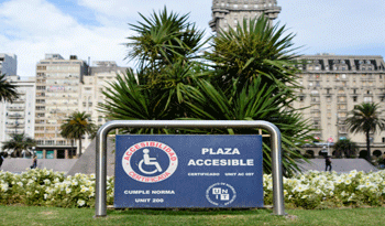 Plaza Independencia adecuada para la accesibilidad