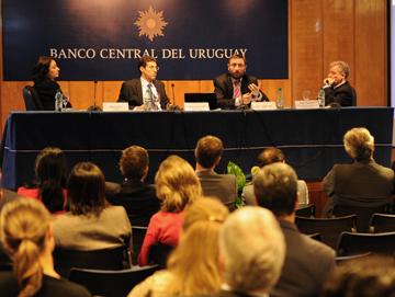 Autoridades en conferencia