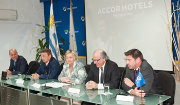 Ministra Liliam Kechichian con a representantes de Accor y del estudio Atijas Casal