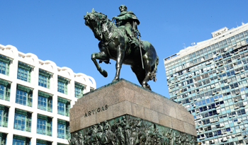 Monumento del prócer José Artigas en Plaza Independencia