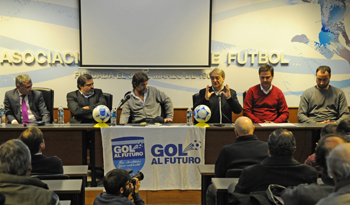 Autoridades de Gol al Futuro, de la Secretaría del Deporte y de la AUF