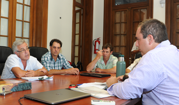 El subsecretario de Economía y Finanzas, Pablo Ferreri, se reunión con productores sanduceros