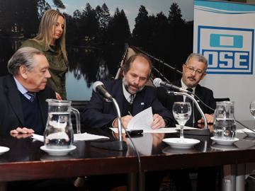 Autoridades de OSE e Intendencia de Paysandú firman convenio