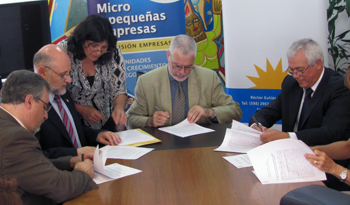 Firma de convenio de cooperación entre Turismo, BROU y AHRU