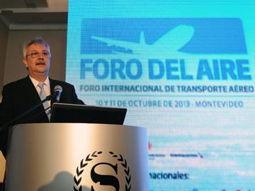 Ministro Enrique Pintado en Primer Foro del Aire