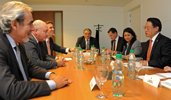 Director general de la Onudi, Li Yong con autoridades nacionales en Torre Ejecutiva