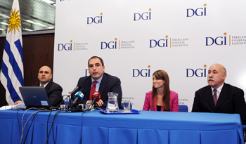 El director de la DGI, Pablo Ferreri informa del calendario de obligaciones para el IRPF y el IASS