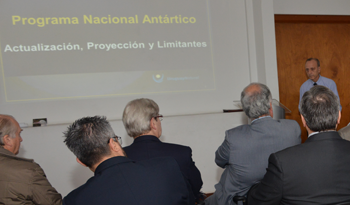 Reunión entre parlamentarios y autoridades del Instituto Antártico