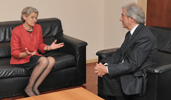 La directora general de la Unesco, Irina Bokova, conversa con el Presidente Tabaré Vázquez,