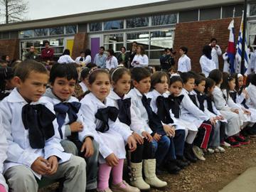 Niños en inauguración de escuela de tiempo completo de Vergara Niños en inauguración de escuela de tiempo completo de Vergara