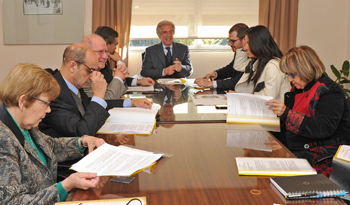 Comisión multisectorial sobre el consumo problemático del Alcohol, reunida en la residencia de Suárez y Reyes.