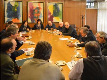 Reunión de autoridades de Cancillería con el Pit Cnt