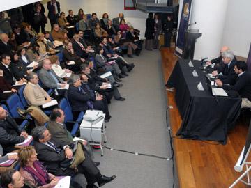 Personas en sala de reunion