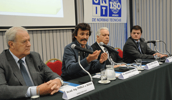 Presidente de la Unasev, Gerardo Barrios, en conferencia sobre la aplicación de la norma técnica UNIT-ISO 39001