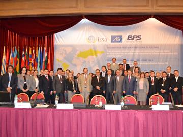 Autoridades en II Mesa Redonda Interregional de Seguridad Social