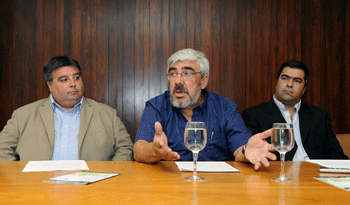 Romani en entrega de equipamiento.