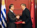 Cancilleres de Uruguay y China en conferencia de prensa tras firma de acuerdo