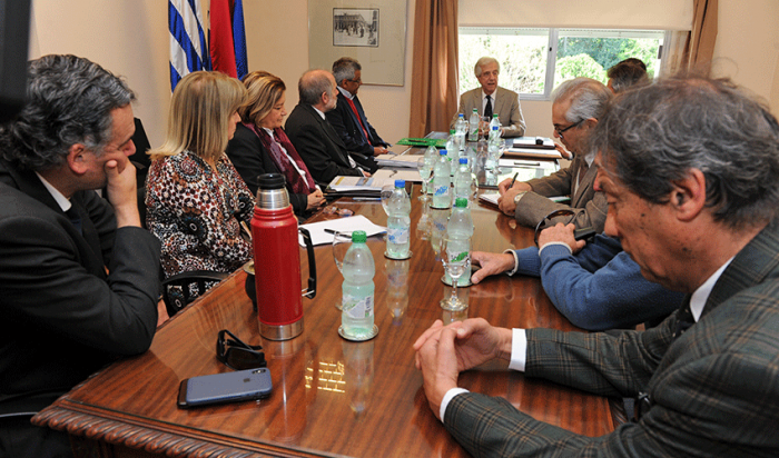 Presidente Tabaré Vázquez con alcaldes de la Cuenca del Santa Lucía