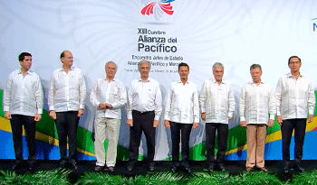 Presidentes en encuentro de jefes de Estado del Mercosur y la Alianza del Pacífico