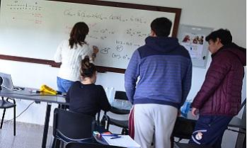 Estudiantes en aula de Udelar en Treinta y Tres